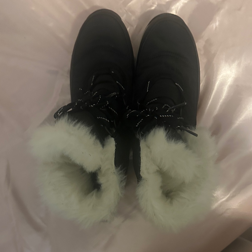 Sorel Black Winter Boots with White Fur